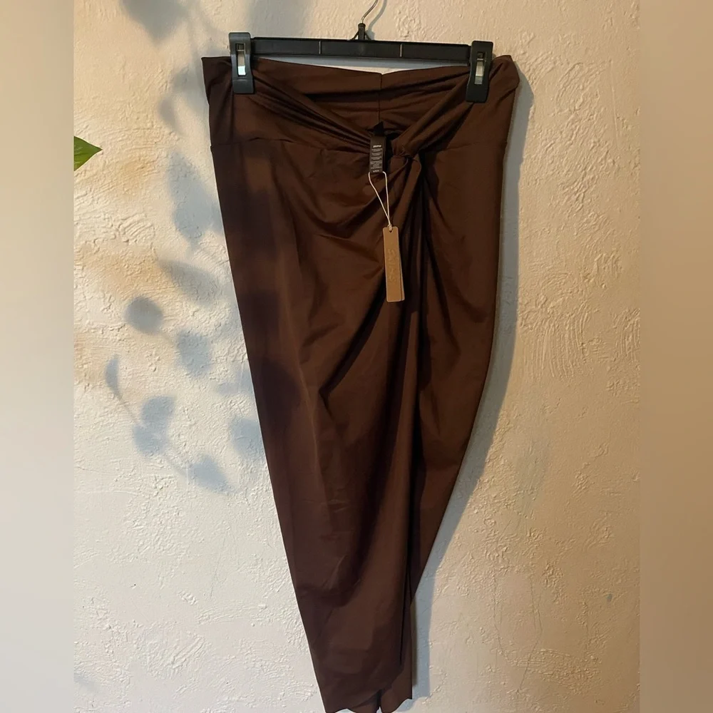 Skims Brown Surong Midi Skirt - Picture 3 of 7